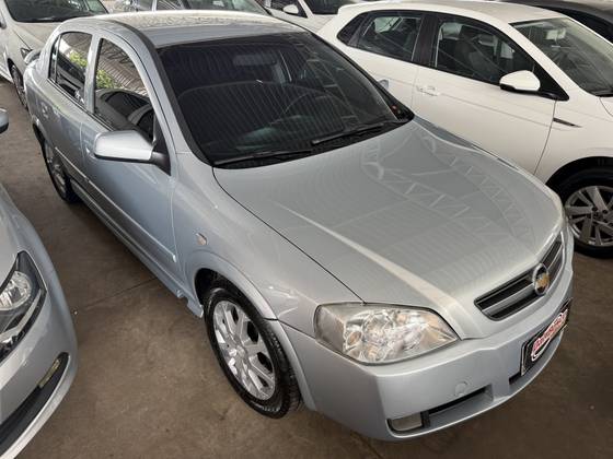 CHEVROLET ASTRA 2.0 MPFI ADVANTAGE 8V FLEX 4P MANUAL CHEVROLET ASTRA 2.0 MPFI ADVANTAGE 8V FLEX 4P MANUAL